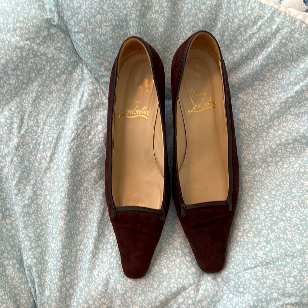 Christian Louboutin Kitten Heel Suede Pumps - Gem